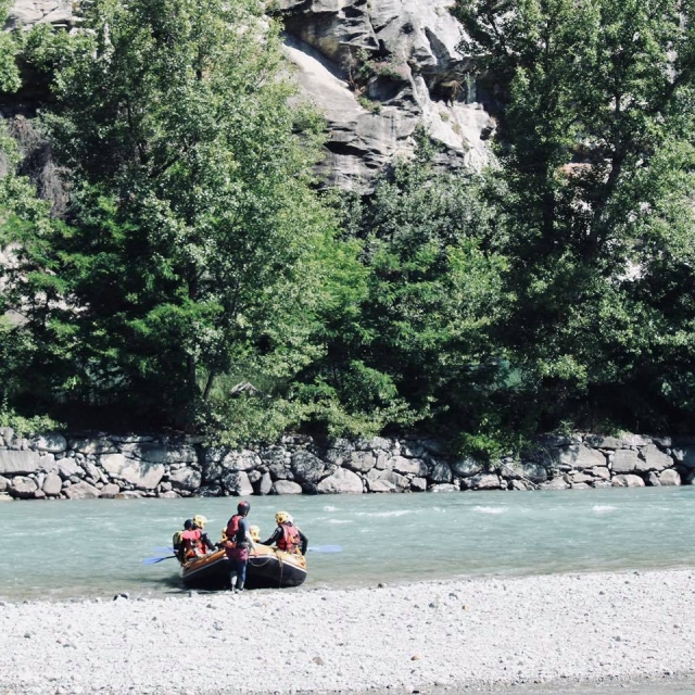  Tranquilidad a lo largo del río 
