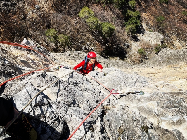  Escalada por una parle rocosa del Piamonle 