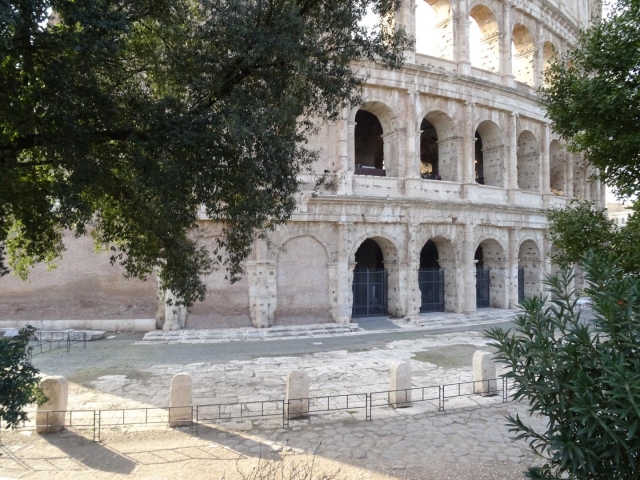  El Coliseo visto desde abajo