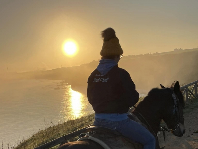  Admirar una puesta de sol a caballo