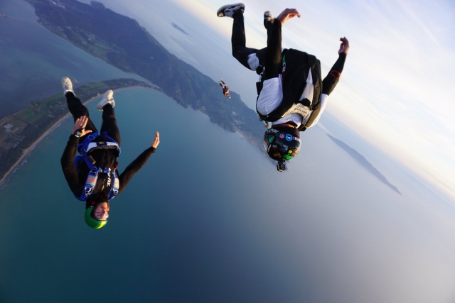 Lanzamiento sincronizado en el cielo de Arezzo