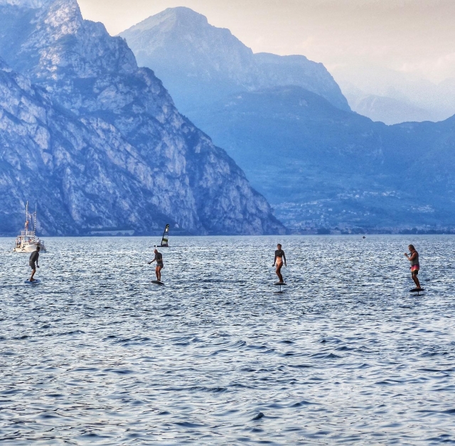  Diversión en grupo en el lago de Garda