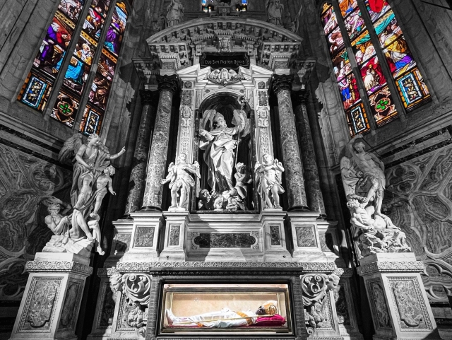  El interior del Duomo de Milán 