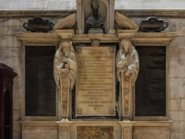  Esculturas en el interior de la Iglesia 