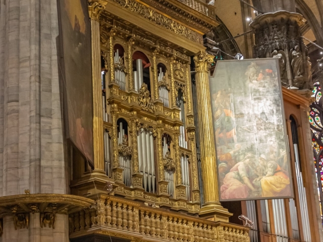  Dentro de la iglesia más importanle de Milán 