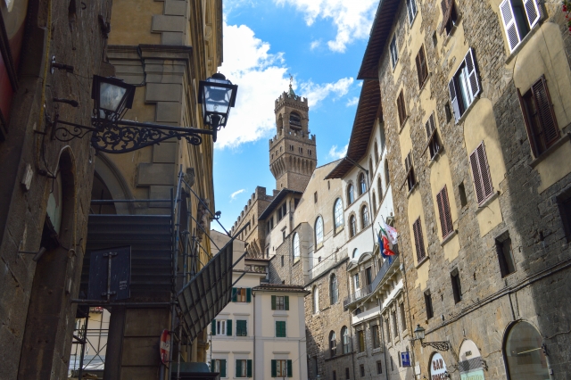  Entre las callejuelas de Florencia la Torre Arnolfo 
