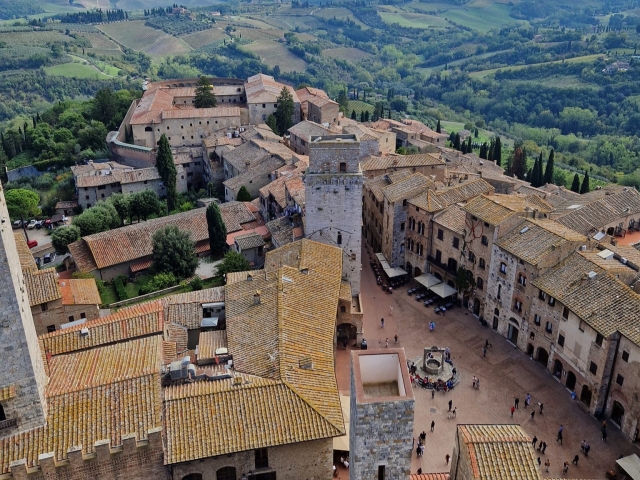  Piazza del Duomo en San Gimignano 
