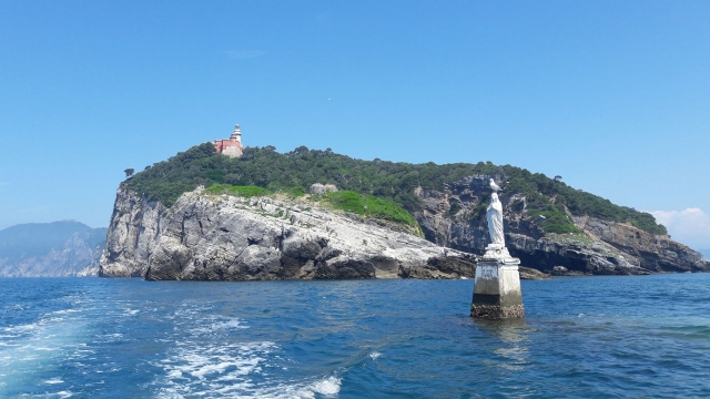 Navegar por el mar de Liguria 