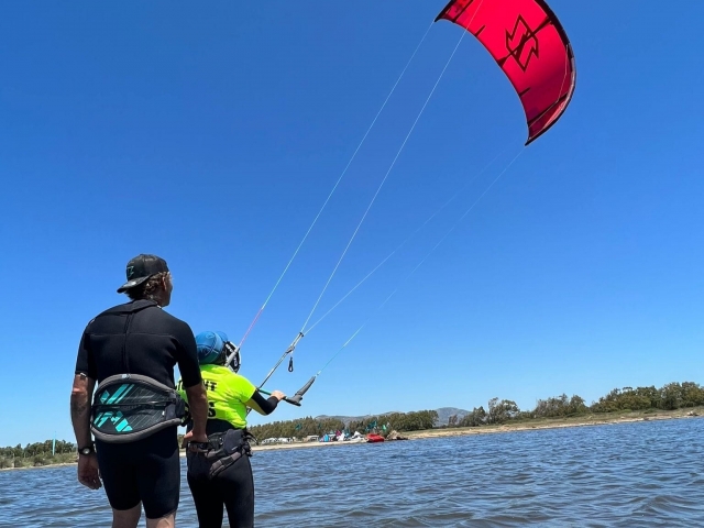  Lección práctica de kitesurf en Cerdeña 