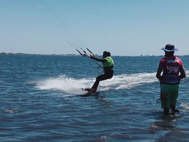 Lección de kitesurf en Cerdeña 
