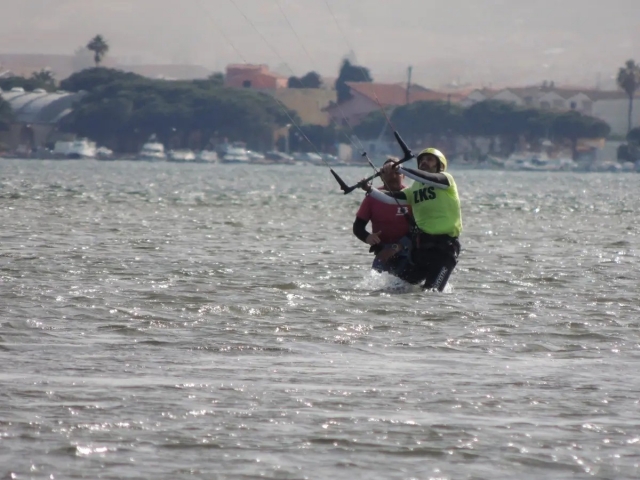 Aprender kitesurf en la provincia de Cerdeña Sur 