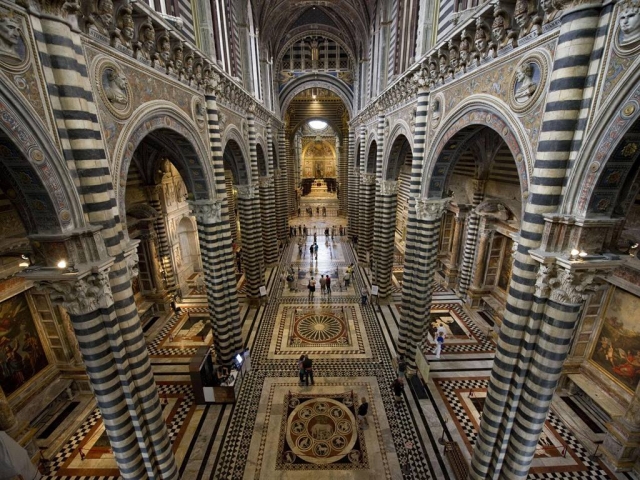 El interior de la Catedral de Siena 