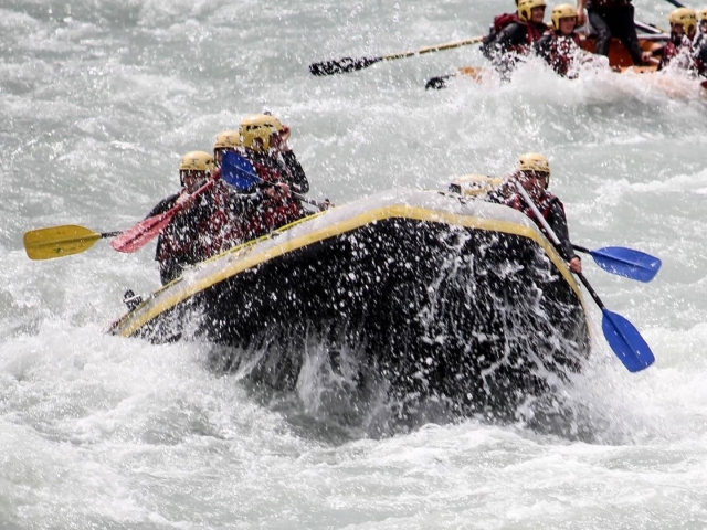 Pura adrenalina a lo largo del río 
