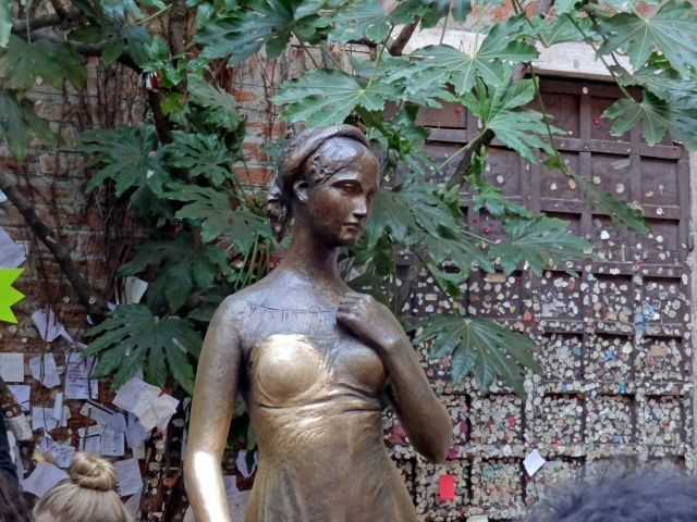  Estatua de bronce 