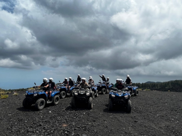 Excursión en cuatrimoto en grupo 