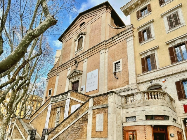  Entrada de la cripta 