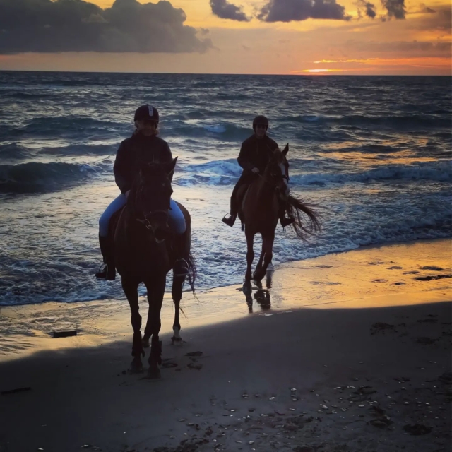  Cabalgando por la playa de Ostia
