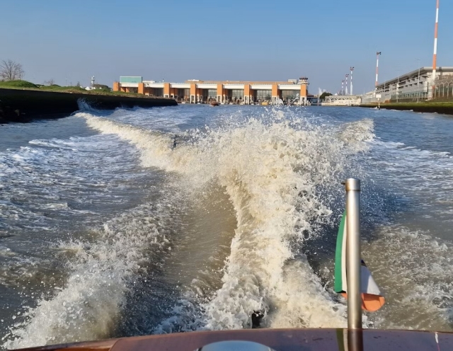  Taxi del canal 