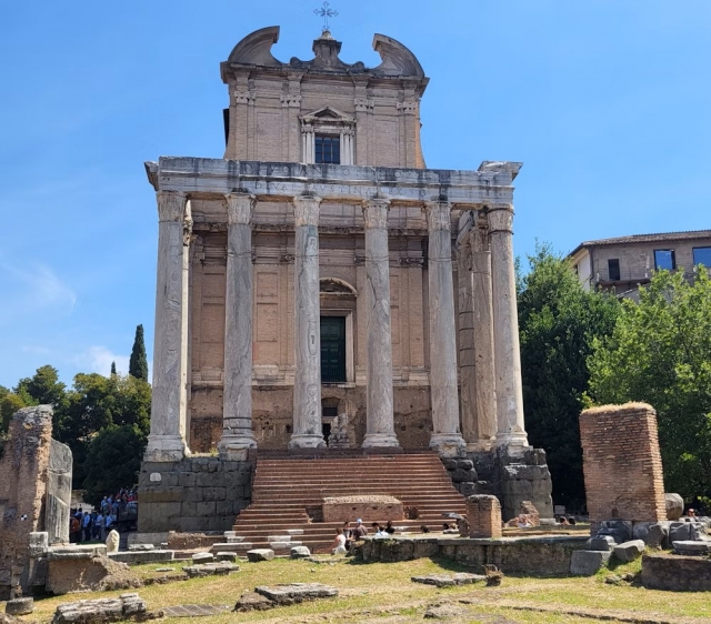  Templo de Antonino y Faustina 