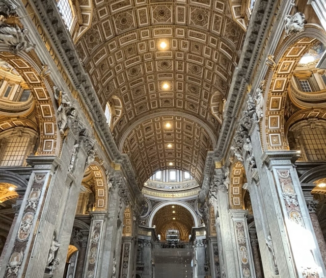  Interior de San Pedro 
