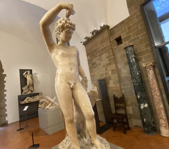  Escultura en el Bargello 