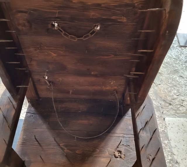  Instrumento de tortura 