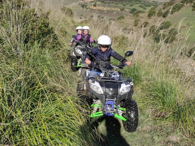  Pilotaje con un cuatrimoto de dos puntos en Guasila 
