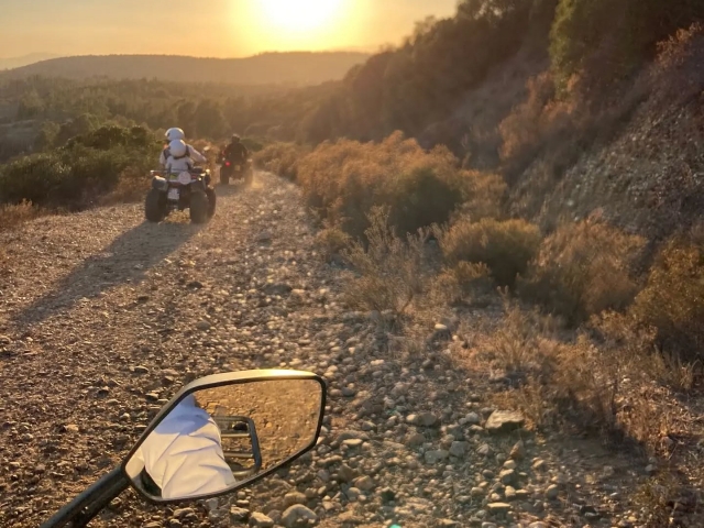 Lap en un cuatrimoto de dos salones en Guasila