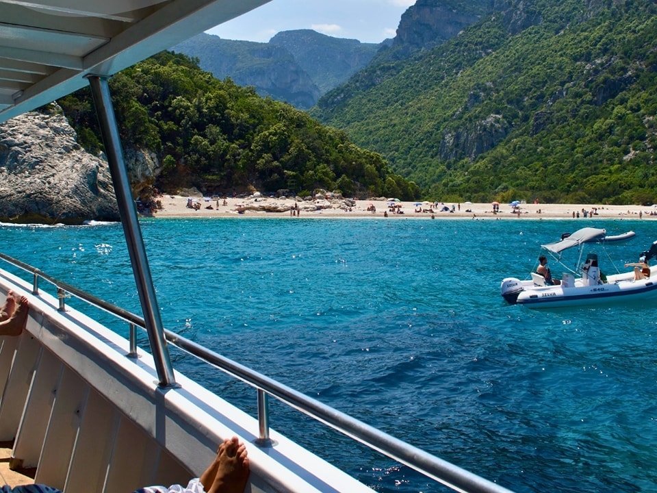  Explore Sardinia en barco 