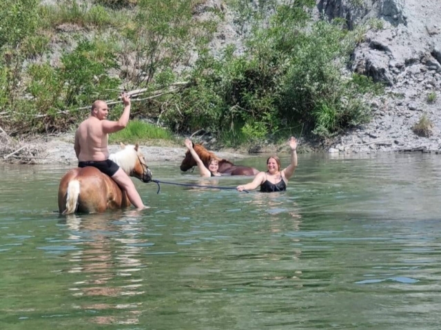 Paseo a caballo por el río Reno   Paseo a caballo por el río Reno