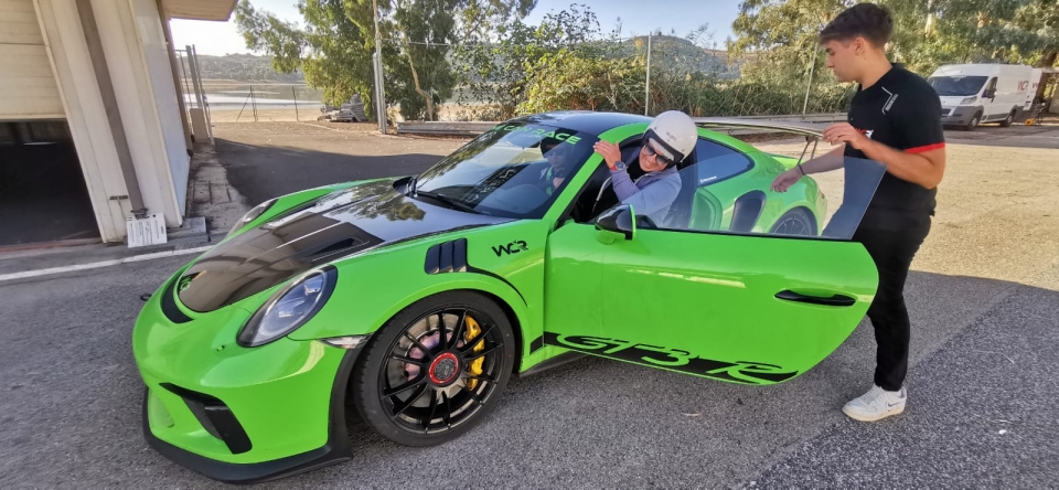 Porsche 911GT3RS 1 