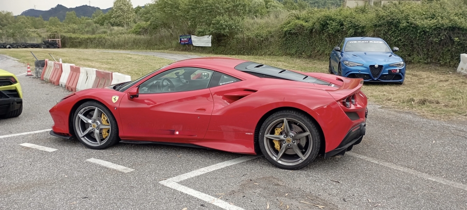  Ferrari 458 1 