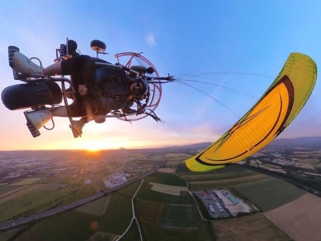  Vuelo hacia el atardecer