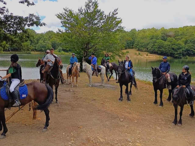  Pbaños a caballo en el lago Maulazzo 