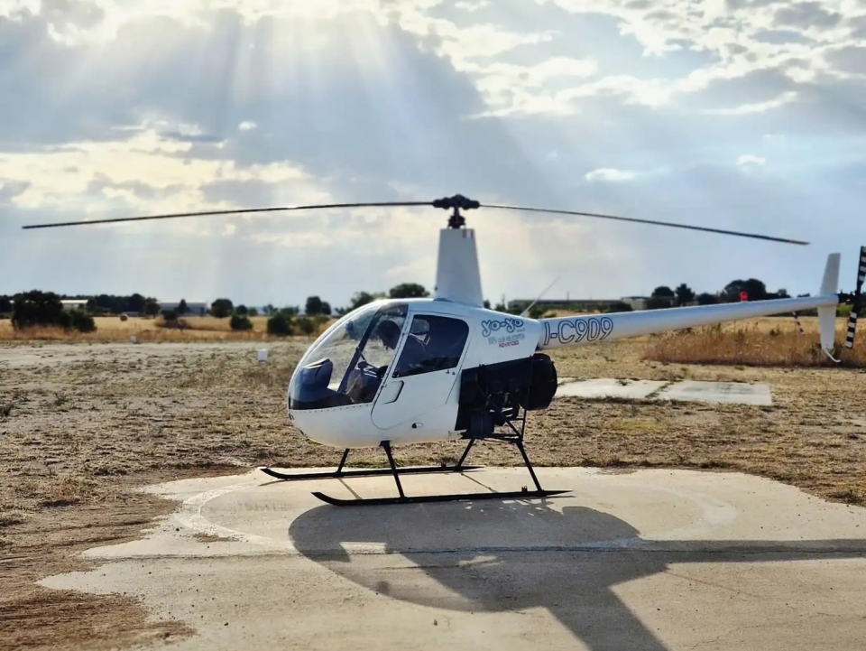  Helicóptero en vuelo 