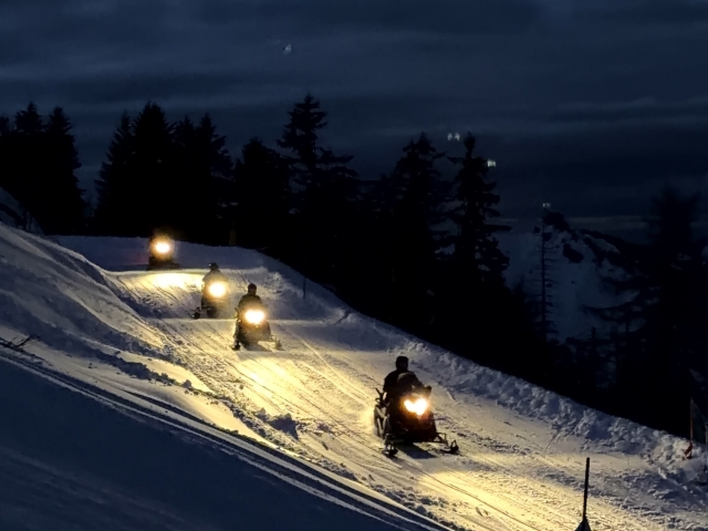 Ruta nocturna en moto de nieve 1h30 Alpes marítimos