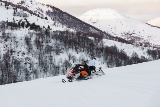Tour de 1 hora en moto de nieve para descubrir los Alpes Marítimos