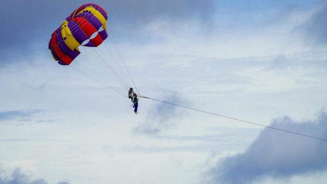  Parasailing biplaza sobrevolando Garda 