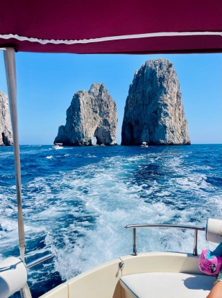 Renta de barco con patrón 8h Costa Napolitana