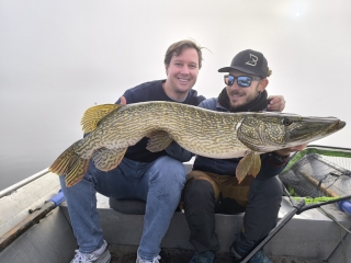Día completo de pesca del lucio italiano en el río Po.