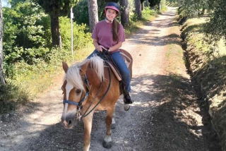  Cabalgando por el sendero 