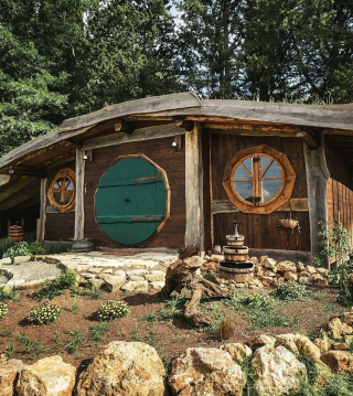 Noche en Casa Hobbit para dos con desayuno en Maremma