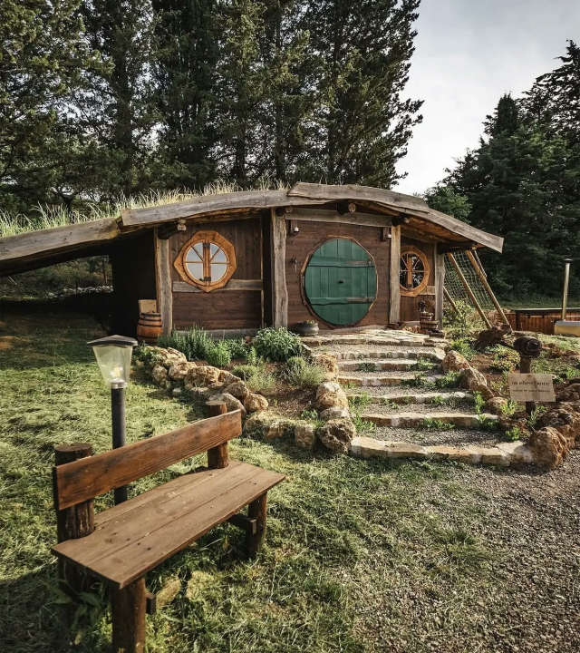  El banco frente a la Casa Hobbit