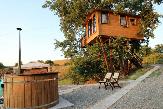  El jacuzzi debajo de la casa del árbol