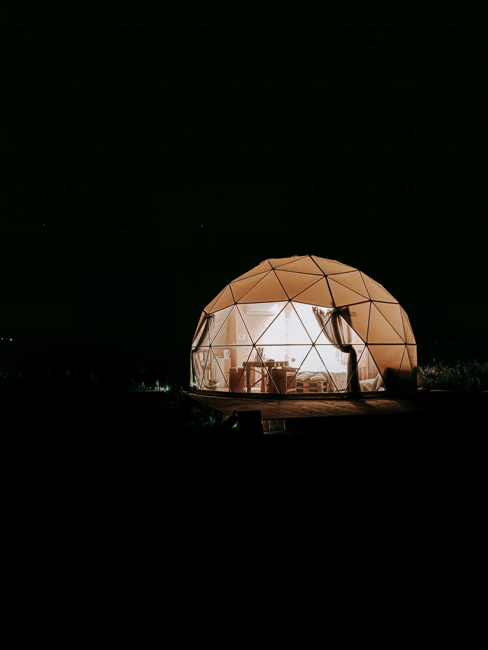  La cúpula iluminada por la noche 
