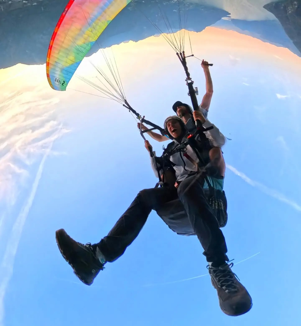  Descubra los panoramas de Trentino desde las nubes volando en parapente 