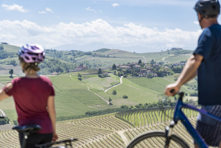 Renta de bicicleta eléctrica de medio día en Langhe, 4 horas.