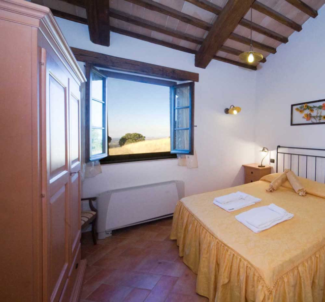 El dormitorio de un departamento de dos habitaciones 