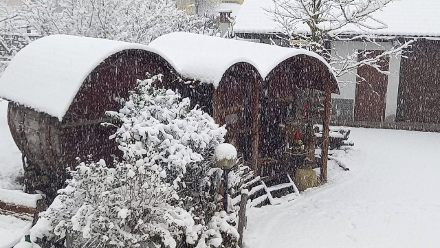  Los barriles bajo la nieve