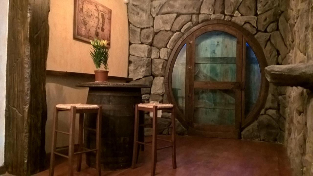  La mesa y la puerta redonda 